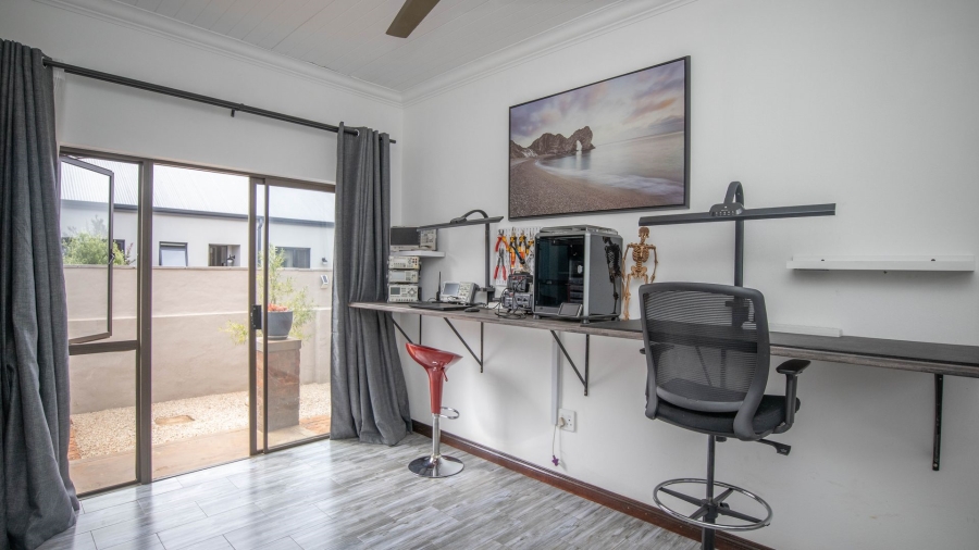 To Let 3 Bedroom Property for Rent in The Coves North West